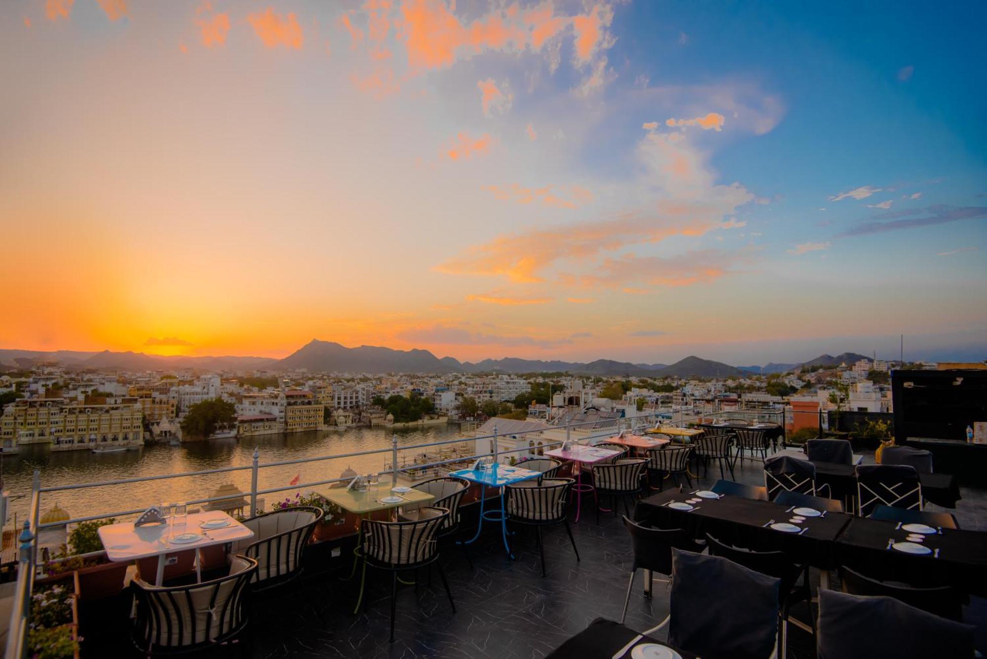 Hotel Pratap Bhawan Udaipur Extérieur photo