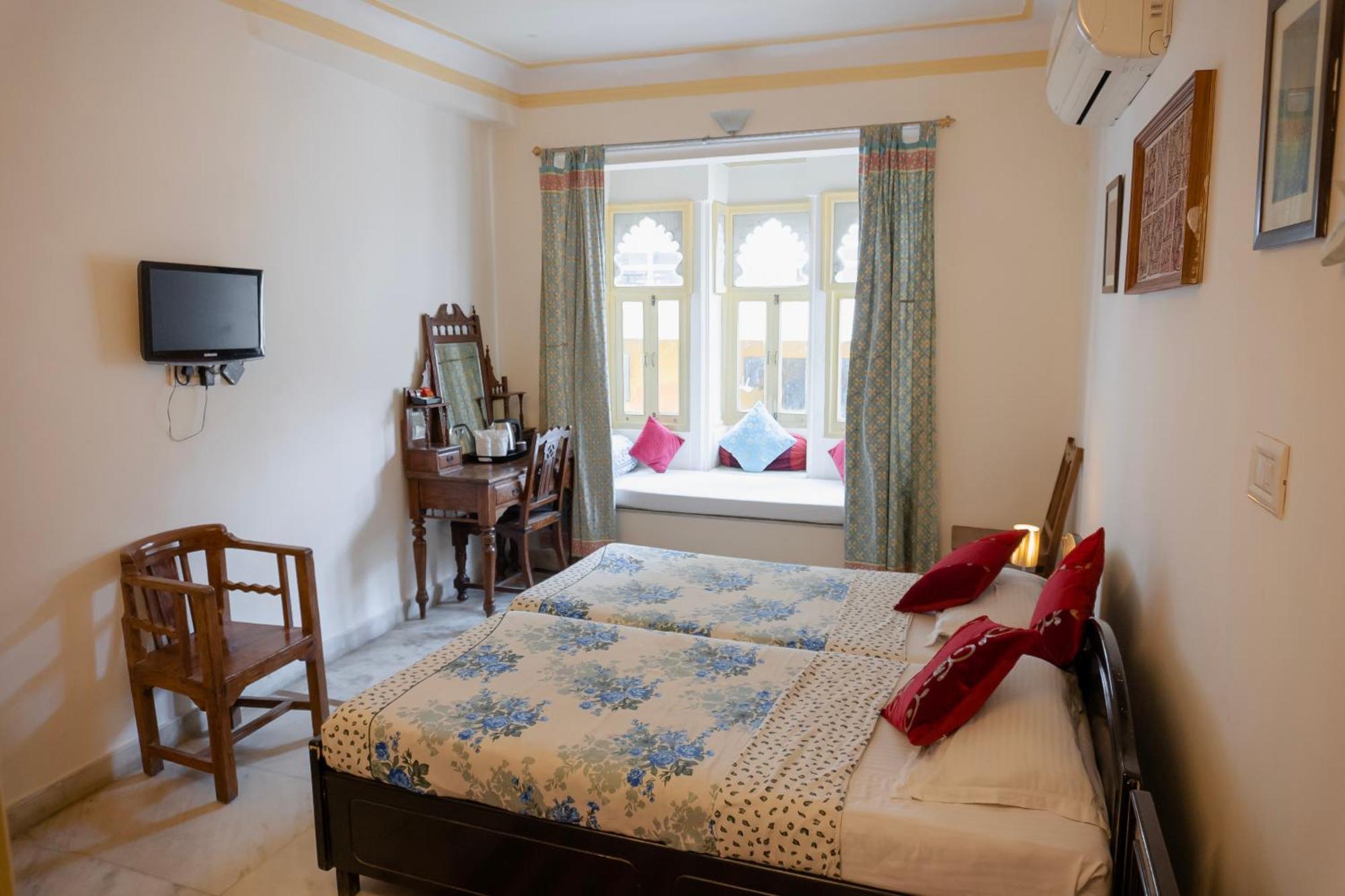 Hotel Pratap Bhawan Udaipur Extérieur photo