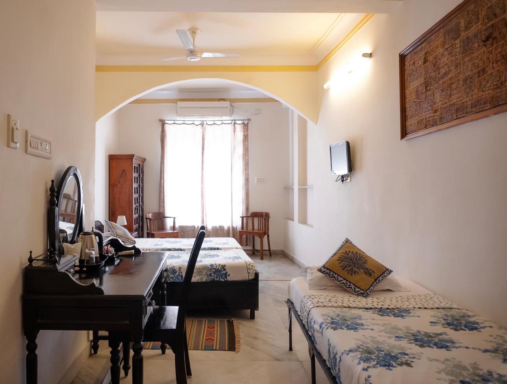 Hotel Pratap Bhawan Udaipur Extérieur photo